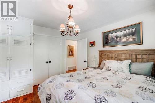 424 Sixth  Street, Nelson, BC - Indoor Photo Showing Bedroom