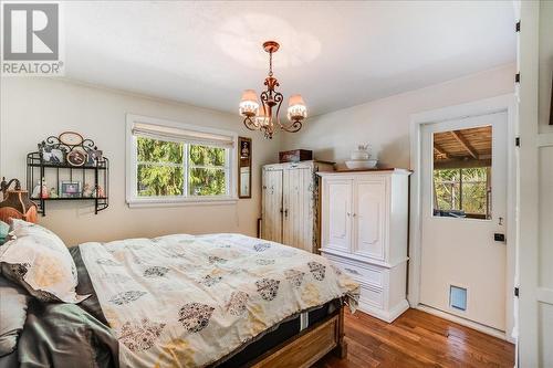 424 Sixth  Street, Nelson, BC - Indoor Photo Showing Bedroom