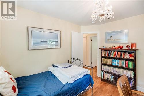 424 Sixth  Street, Nelson, BC - Indoor Photo Showing Bedroom