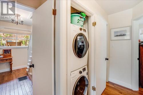 424 Sixth  Street, Nelson, BC - Indoor Photo Showing Laundry Room