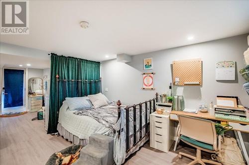 424 Sixth  Street, Nelson, BC - Indoor Photo Showing Bedroom