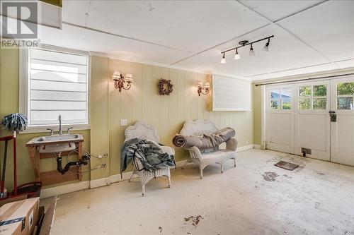 424 Sixth  Street, Nelson, BC - Indoor Photo Showing Other Room