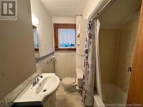 380 Goderich Street, Dalhousie, NB - Indoor Photo Showing Bathroom