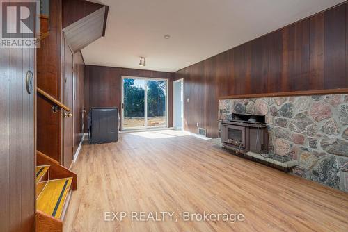 25 Bell Court, Vaughan, ON - Indoor With Fireplace