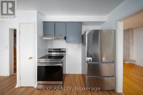 25 Bell Court, Vaughan, ON - Indoor Photo Showing Kitchen