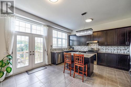 509 Clifford Perry Place, Newmarket, ON - Indoor Photo Showing Kitchen With Upgraded Kitchen