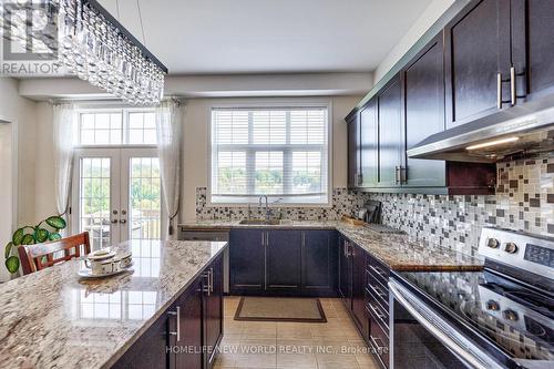 509 Clifford Perry Place, Newmarket, ON - Indoor Photo Showing Kitchen With Upgraded Kitchen