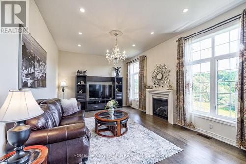 509 Clifford Perry Place, Newmarket, ON - Indoor Photo Showing Living Room With Fireplace