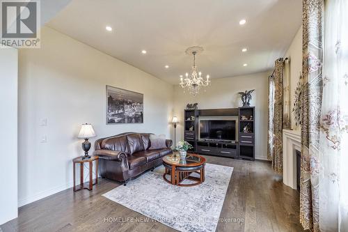 509 Clifford Perry Place, Newmarket, ON - Indoor Photo Showing Living Room