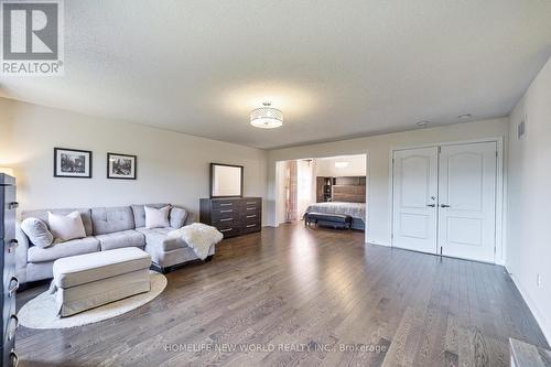 509 Clifford Perry Place, Newmarket, ON - Indoor Photo Showing Living Room