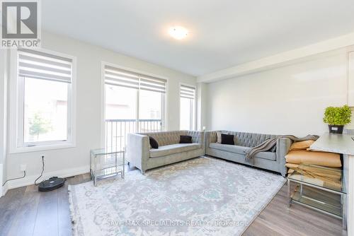 16 Faye Street, Brampton, ON - Indoor Photo Showing Living Room