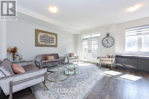 16 Faye Street, Brampton, ON - Indoor Photo Showing Living Room