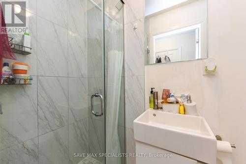 16 Faye Street, Brampton, ON - Indoor Photo Showing Bathroom