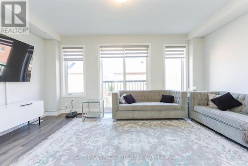 16 Faye Street, Brampton, ON - Indoor Photo Showing Living Room