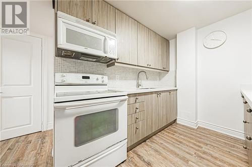 5008 Willowood Drive, Mississauga, ON - Indoor Photo Showing Kitchen