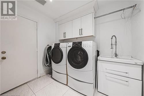 5008 Willowood Drive, Mississauga, ON - Indoor Photo Showing Laundry Room