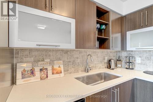 907 - 1 Michael Power Place, Toronto, ON - Indoor Photo Showing Kitchen