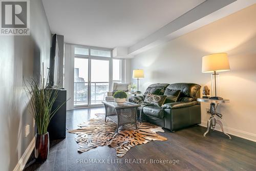 907 - 1 Michael Power Place, Toronto (Islington-City Centre West), ON - Indoor Photo Showing Living Room