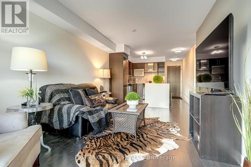 907 - 1 Michael Power Place, Toronto, ON - Indoor Photo Showing Living Room