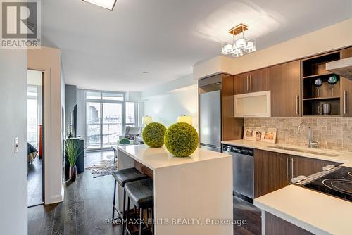 907 - 1 Michael Power Place, Toronto, ON - Indoor Photo Showing Kitchen