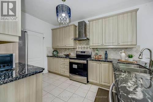 16 Rougebank Avenue, Caledon, ON - Indoor Photo Showing Kitchen With Double Sink With Upgraded Kitchen