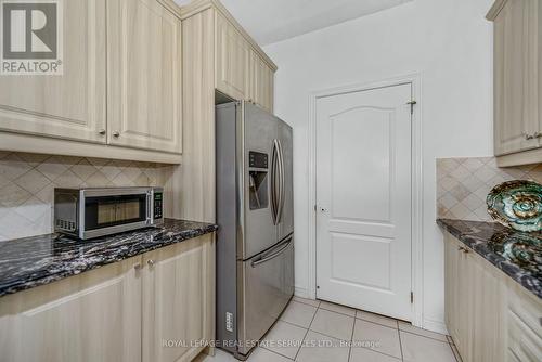 16 Rougebank Avenue, Caledon, ON - Indoor Photo Showing Kitchen