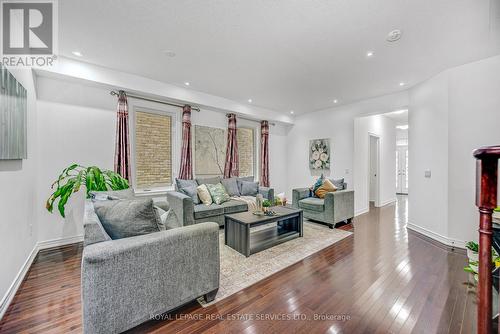 16 Rougebank Avenue, Caledon, ON - Indoor Photo Showing Living Room