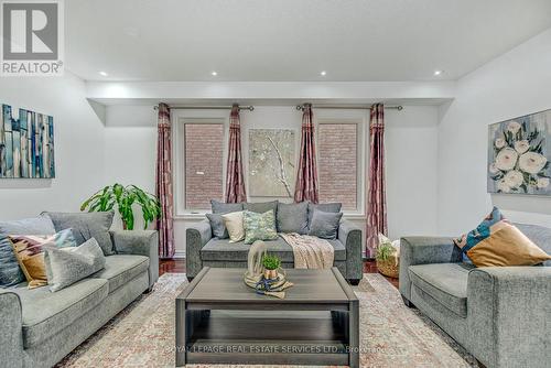 16 Rougebank Avenue, Caledon, ON - Indoor Photo Showing Living Room