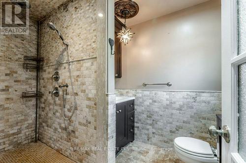 38 Montcalm Place, Brampton, ON - Indoor Photo Showing Bathroom