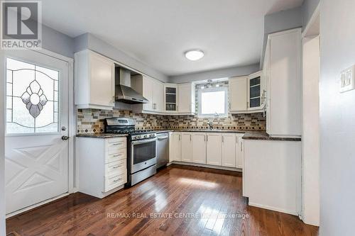 38 Montcalm Place, Brampton, ON - Indoor Photo Showing Kitchen With Upgraded Kitchen