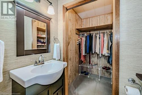 31 Ellen Street, Fort Erie, ON - Indoor Photo Showing Bathroom