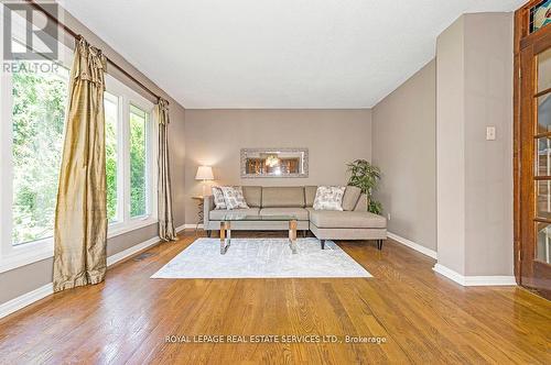 2133 Millway Gate, Mississauga, ON - Indoor Photo Showing Living Room