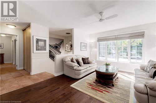 2259 Ingersoll Drive, Burlington, ON - Indoor Photo Showing Living Room