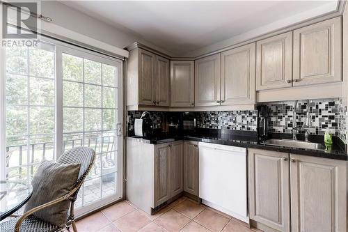 2259 Ingersoll Drive, Burlington, ON - Indoor Photo Showing Kitchen