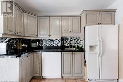 2259 Ingersoll Drive, Burlington, ON - Indoor Photo Showing Kitchen