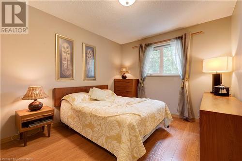 2259 Ingersoll Drive, Burlington, ON - Indoor Photo Showing Bedroom