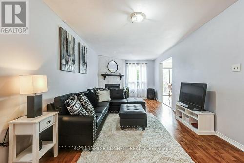 100 Sullivan Drive N, Ajax, ON - Indoor Photo Showing Living Room