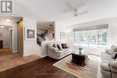 2259 Ingersoll Drive, Burlington, ON - Indoor Photo Showing Living Room