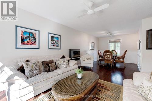 2259 Ingersoll Drive, Burlington, ON - Indoor Photo Showing Living Room