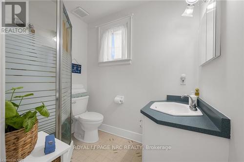 2 Hilda Street, Welland, ON - Indoor Photo Showing Bathroom