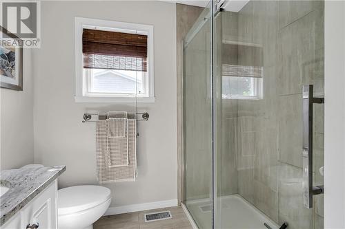 565 Dean Drive, Cornwall, ON - Indoor Photo Showing Bathroom