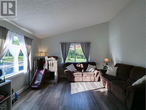 2927 Belcarra Road, Quesnel, BC - Indoor Photo Showing Living Room