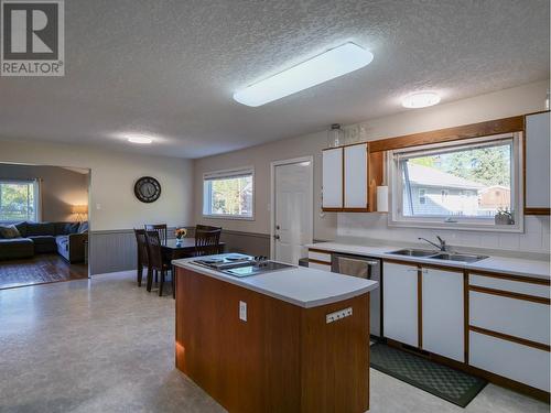 2927 Belcarra Road, Quesnel, BC - Indoor Photo Showing Kitchen With Double Sink