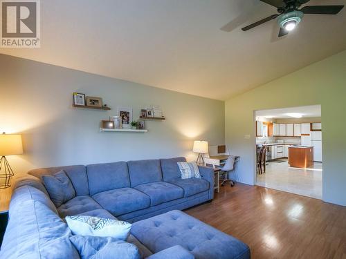 2927 Belcarra Road, Quesnel, BC - Indoor Photo Showing Living Room