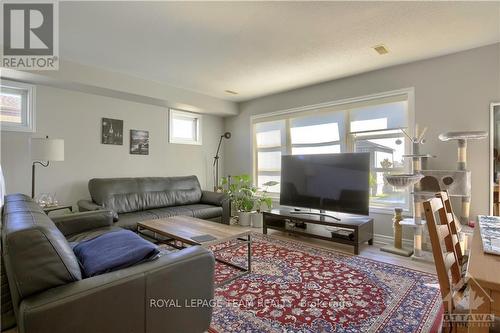 757 Chapman Mills Drive, Ottawa, ON - Indoor Photo Showing Living Room