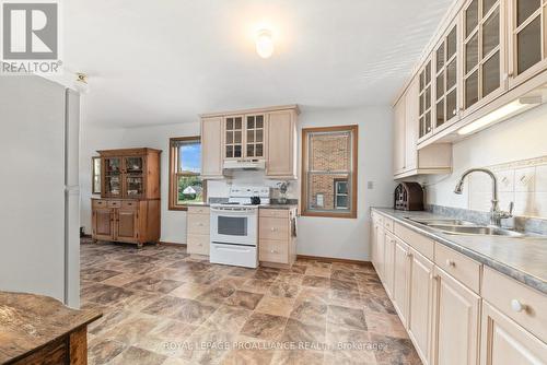 367 Bleecker Avenue, Belleville, ON - Indoor Photo Showing Kitchen With Double Sink