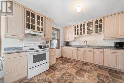 367 Bleecker Avenue, Belleville, ON - Indoor Photo Showing Kitchen