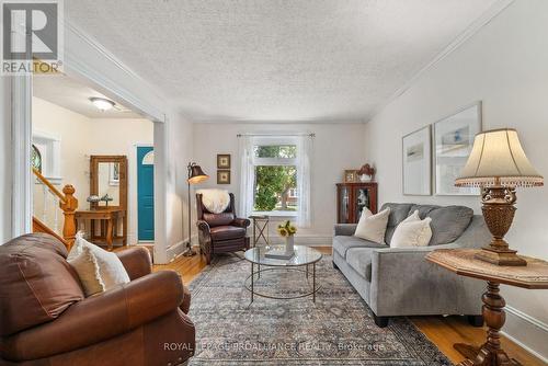 367 Bleecker Avenue, Belleville, ON - Indoor Photo Showing Living Room