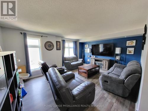 30 - 9 Progress Avenue, Belleville, ON - Indoor Photo Showing Living Room