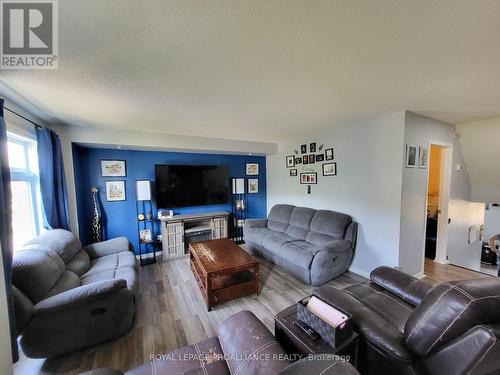 30 - 9 Progress Avenue, Belleville, ON - Indoor Photo Showing Living Room